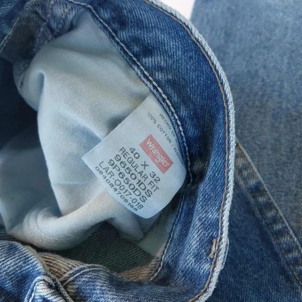 Wrangler Men's size 40x32 Med Wash Blue Denim Jeans Regular Fit‎